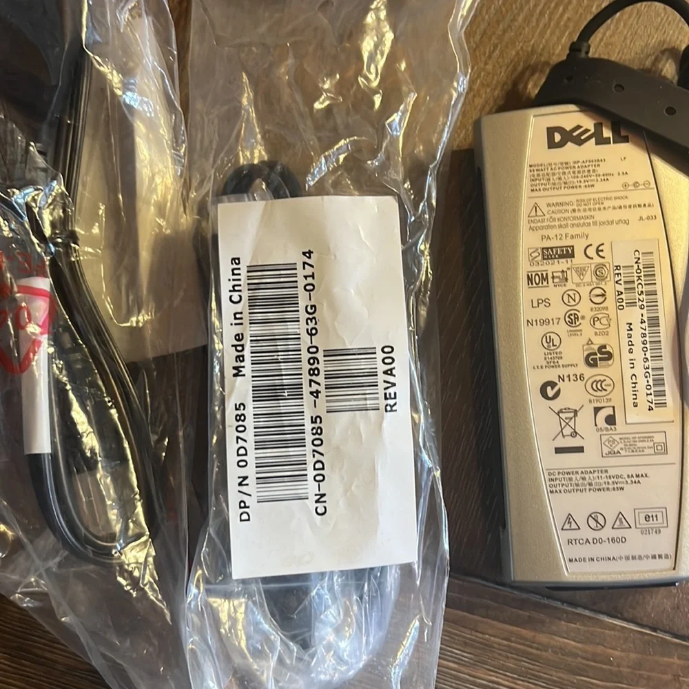Dell Model HP-AF065B83 Silver 65 Watt AC Power Adapter & Car Adapter